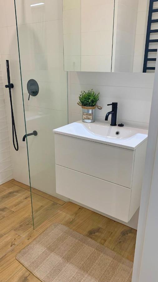 Sipsix Apartment - Modern 2 Bedroom Newly Renovated Flat With Ac In Budapest City Centre Экстерьер фото