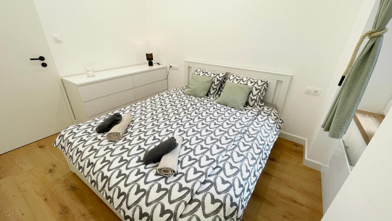 Sipsix Apartment - Modern 2 Bedroom Newly Renovated Flat With Ac In Budapest City Centre Экстерьер фото